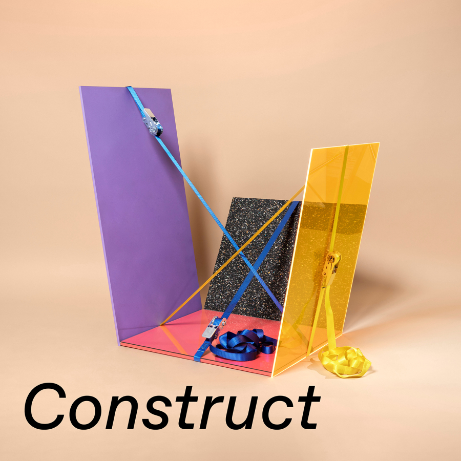 Keyvisual aus dem Corporate Design von Euresearch zum Thema Konstrukte. Bänder halten farbige Kunststoffwände zu einer 3D-Form zusammen.